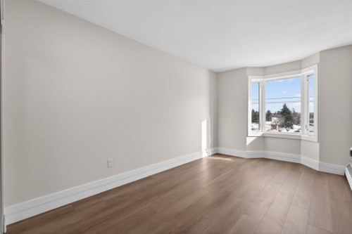 315-335 Garry Crescent Ne, Calgary, AB - Indoor Photo Showing Other Room