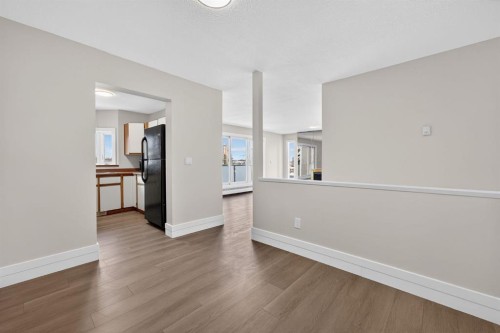 315-335 Garry Crescent Ne, Calgary, AB - Indoor Photo Showing Other Room