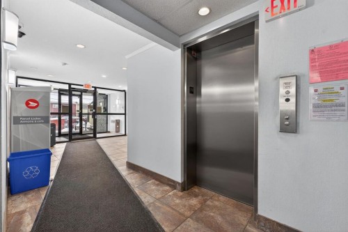 315-335 Garry Crescent Ne, Calgary, AB - Indoor Photo Showing Other Room