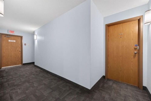 315-335 Garry Crescent Ne, Calgary, AB - Indoor Photo Showing Other Room