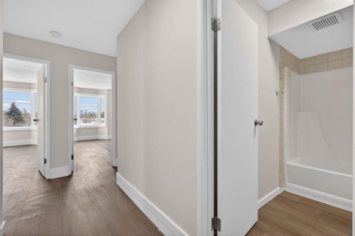 315-335 Garry Crescent Ne, Calgary, AB - Indoor Photo Showing Other Room