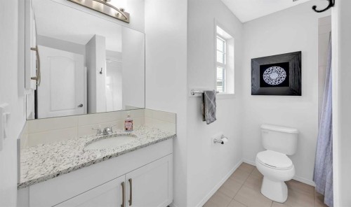 30 Cranarch View Se, Calgary, AB - Indoor Photo Showing Bathroom
