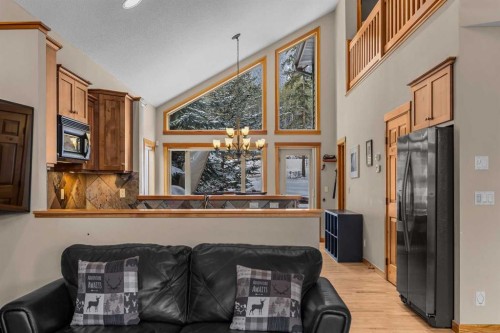 147 Hubman Landing, Canmore, AB - Indoor Photo Showing Living Room