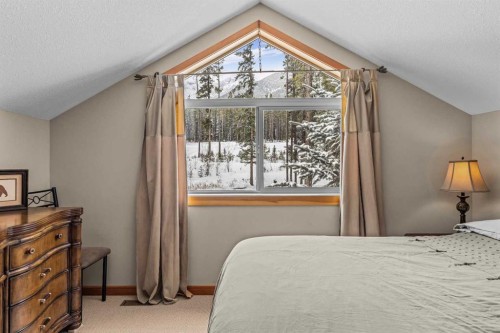 147 Hubman Landing, Canmore, AB - Indoor Photo Showing Bedroom