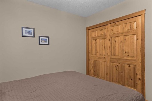 147 Hubman Landing, Canmore, AB - Indoor Photo Showing Bedroom