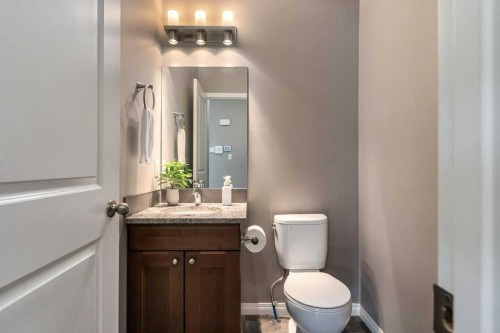 105 Wildrose Green, Strathmore, AB - Indoor Photo Showing Bathroom
