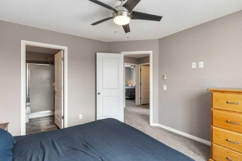 105 Wildrose Green, Strathmore, AB - Indoor Photo Showing Bedroom