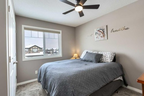 105 Wildrose Green, Strathmore, AB - Indoor Photo Showing Bedroom