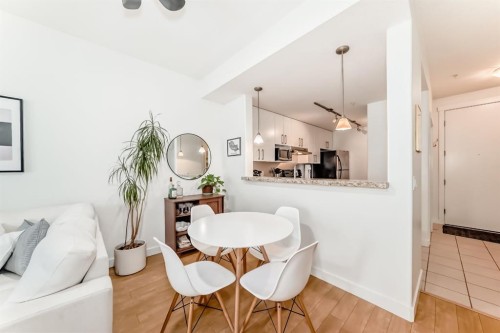 404-1000 Centre Avenue Ne, Calgary, AB - Indoor Photo Showing Dining Room
