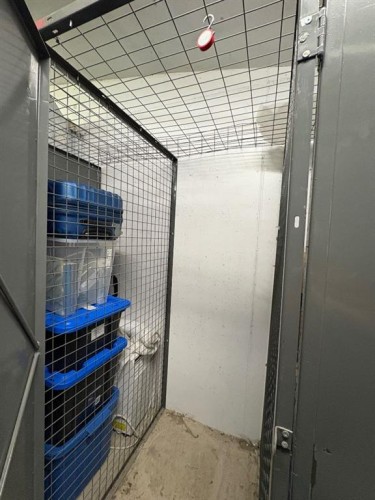 404-1000 Centre Avenue Ne, Calgary, AB - Indoor Photo Showing Other Room