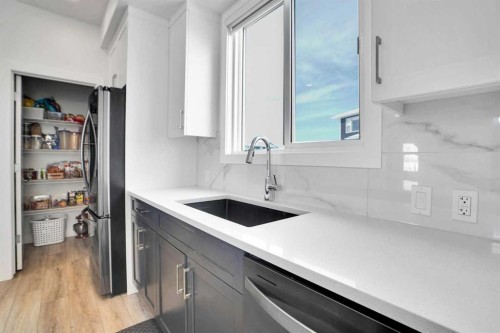 188 Brander Avenue, Langdon, AB - Indoor Photo Showing Kitchen With Upgraded Kitchen