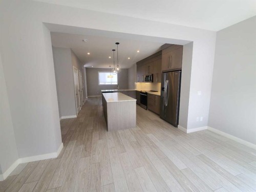 1045 West Lakeview Drive, Chestermere, AB - Indoor Photo Showing Kitchen