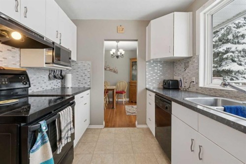 12 Westwood Crescent Sw, Calgary, AB - Indoor Photo Showing Kitchen