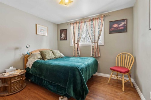 12 Westwood Crescent Sw, Calgary, AB - Indoor Photo Showing Bedroom