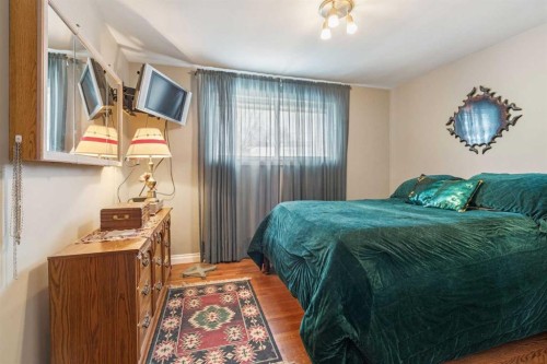 12 Westwood Crescent Sw, Calgary, AB - Indoor Photo Showing Bedroom