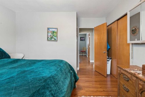 12 Westwood Crescent Sw, Calgary, AB - Indoor Photo Showing Bedroom