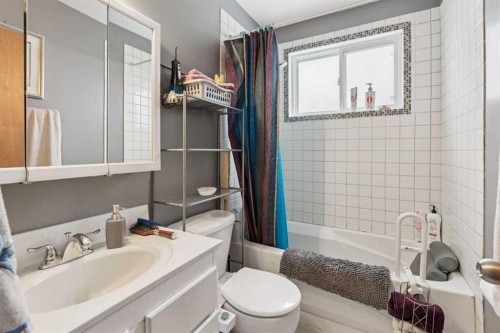 12 Westwood Crescent Sw, Calgary, AB - Indoor Photo Showing Bathroom
