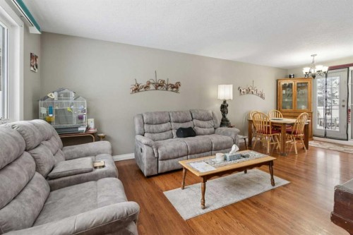 12 Westwood Crescent Sw, Calgary, AB - Indoor Photo Showing Living Room