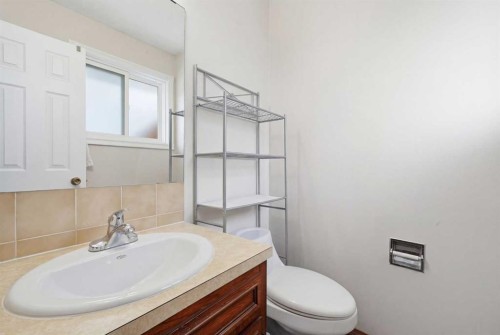488 Templevale Drive Ne, Calgary, AB - Indoor Photo Showing Bathroom