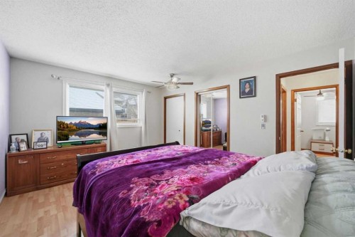 488 Templevale Drive Ne, Calgary, AB - Indoor Photo Showing Bedroom