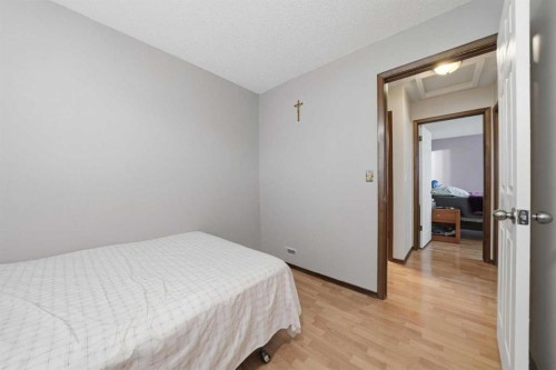 488 Templevale Drive Ne, Calgary, AB - Indoor Photo Showing Bedroom