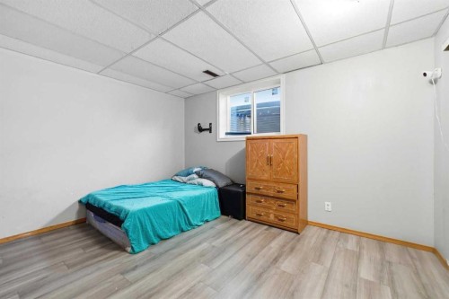 488 Templevale Drive Ne, Calgary, AB - Indoor Photo Showing Bedroom