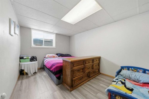 488 Templevale Drive Ne, Calgary, AB - Indoor Photo Showing Bedroom