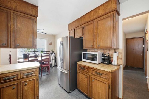 488 Templevale Drive Ne, Calgary, AB - Indoor Photo Showing Kitchen