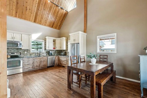 240 Cottageclub Crescent, Rural Rocky View County, AB - Indoor