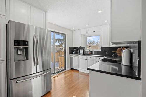 23 Millbank Drive Sw, Calgary, AB - Indoor Photo Showing Kitchen