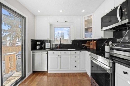 23 Millbank Drive Sw, Calgary, AB - Indoor Photo Showing Kitchen