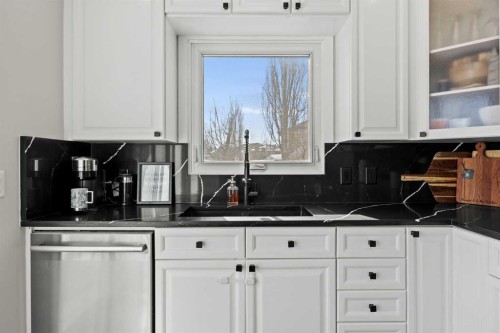 23 Millbank Drive Sw, Calgary, AB - Indoor Photo Showing Kitchen