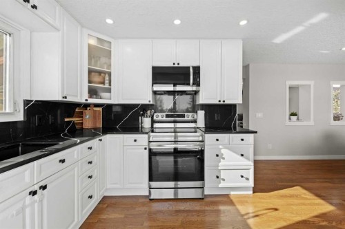 23 Millbank Drive Sw, Calgary, AB - Indoor Photo Showing Kitchen