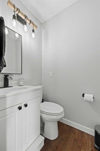 23 Millbank Drive Sw, Calgary, AB - Indoor Photo Showing Bathroom