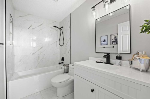 23 Millbank Drive Sw, Calgary, AB - Indoor Photo Showing Bathroom