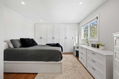 23 Millbank Drive Sw, Calgary, AB - Indoor Photo Showing Bedroom