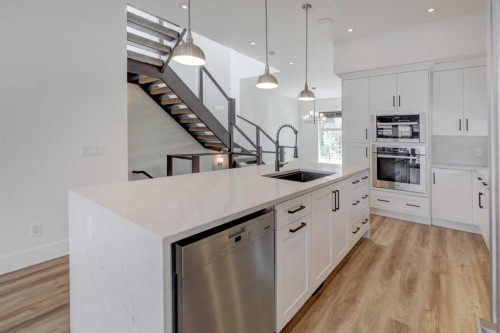 3422 5 Avenue Nw, Calgary, AB - Indoor Photo Showing Kitchen With Upgraded Kitchen