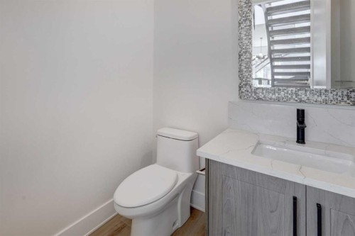 3422 5 Avenue Nw, Calgary, AB - Indoor Photo Showing Bathroom