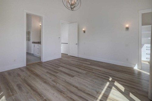 3422 5 Avenue Nw, Calgary, AB - Indoor Photo Showing Other Room
