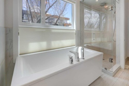 3422 5 Avenue Nw, Calgary, AB - Indoor Photo Showing Bathroom