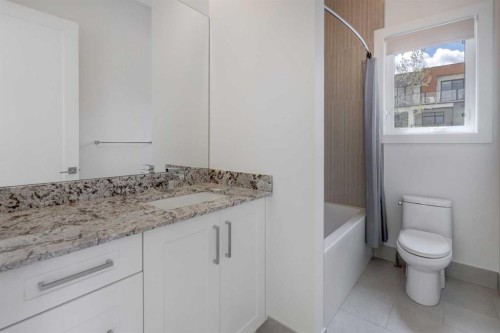 3422 5 Avenue Nw, Calgary, AB - Indoor Photo Showing Bathroom