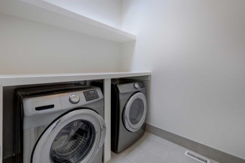 3422 5 Avenue Nw, Calgary, AB - Indoor Photo Showing Laundry Room