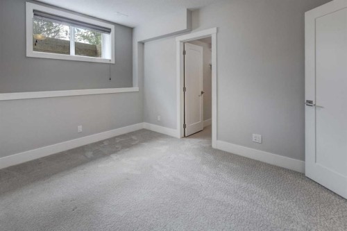 3422 5 Avenue Nw, Calgary, AB - Indoor Photo Showing Other Room