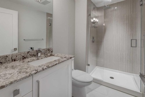 3422 5 Avenue Nw, Calgary, AB - Indoor Photo Showing Bathroom