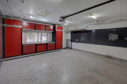3422 5 Avenue Nw, Calgary, AB - Indoor Photo Showing Garage