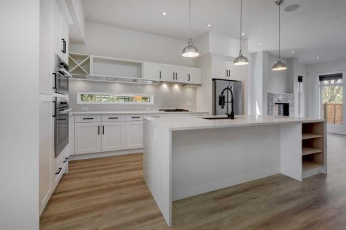 3422 5 Avenue Nw, Calgary, AB - Indoor Photo Showing Kitchen With Upgraded Kitchen