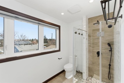 1315 Lake Michigan Crescent Se, Calgary, AB - Indoor Photo Showing Bathroom