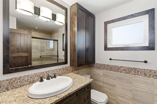 1315 Lake Michigan Crescent Se, Calgary, AB - Indoor Photo Showing Bathroom