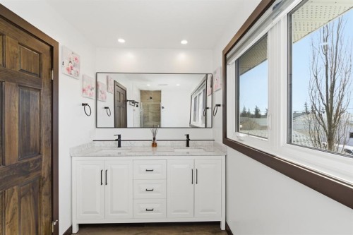 1315 Lake Michigan Crescent Se, Calgary, AB - Indoor Photo Showing Other Room