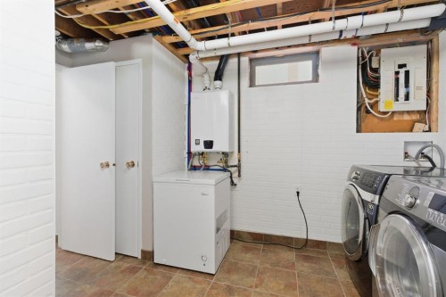1315 Lake Michigan Crescent Se, Calgary, AB - Indoor Photo Showing Laundry Room